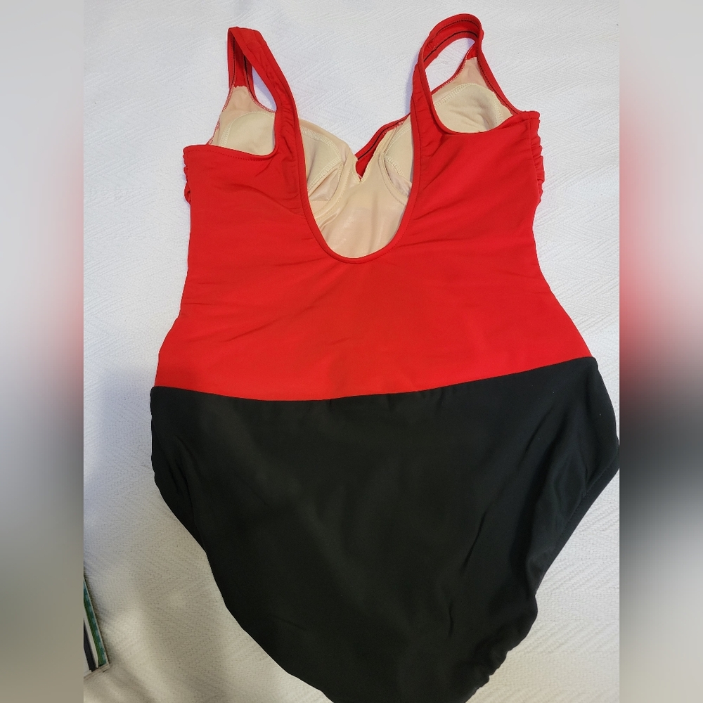 Carol Wior One-Piece Swimsuit - Picture 2 of 2